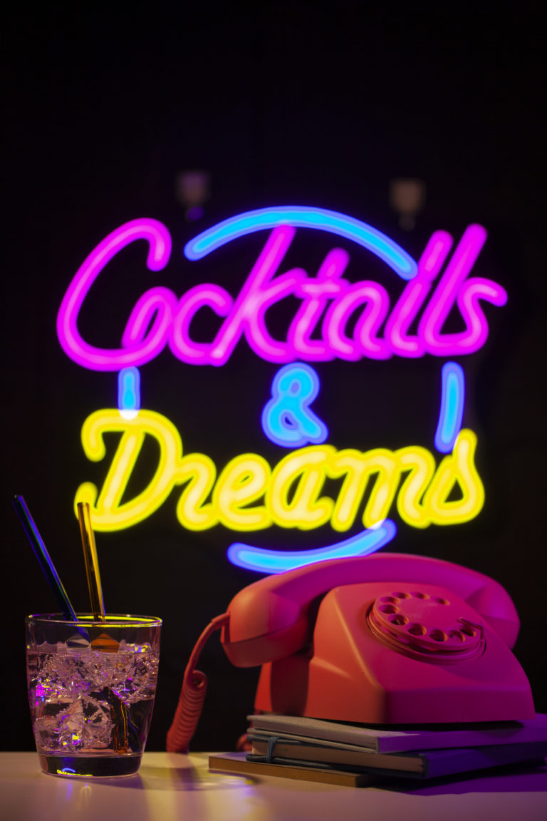 beautiful-cocktails-and-dreams-neon-sign